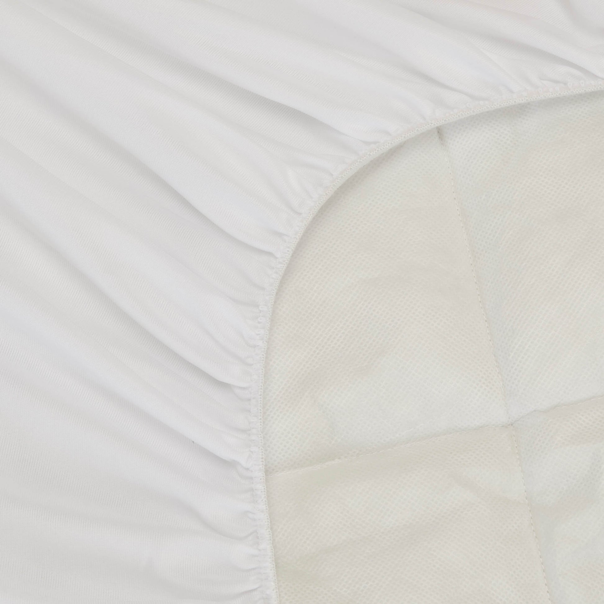 The skirting fabric of the Slumber Cloud Core Mattress Pad