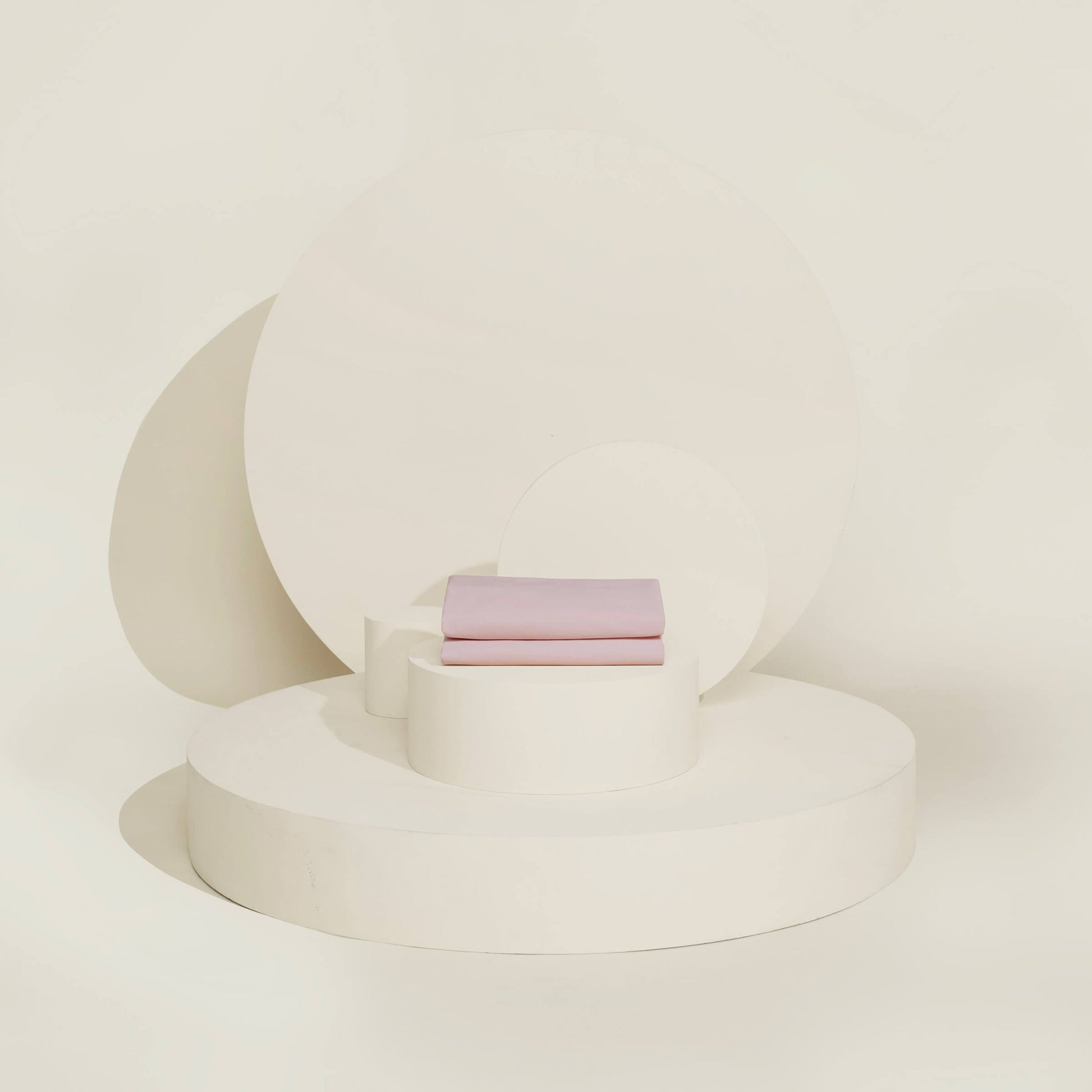 The Slumber Cloud Essential Pillowcase set made with Outlast temperature regulation technology