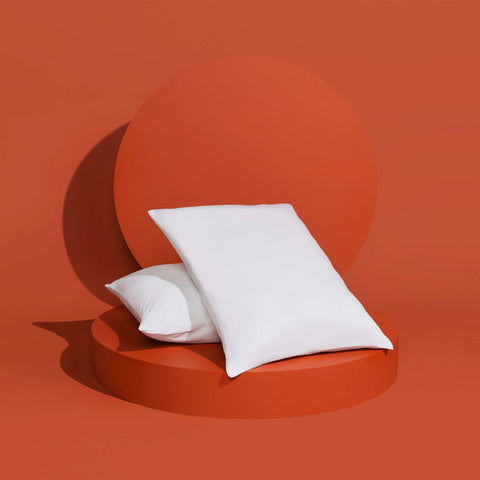 The Slumber Cloud Essential Pillowcase Set with Outlast® temperature regulation technology to help keep you cool and comfortable throughout the night