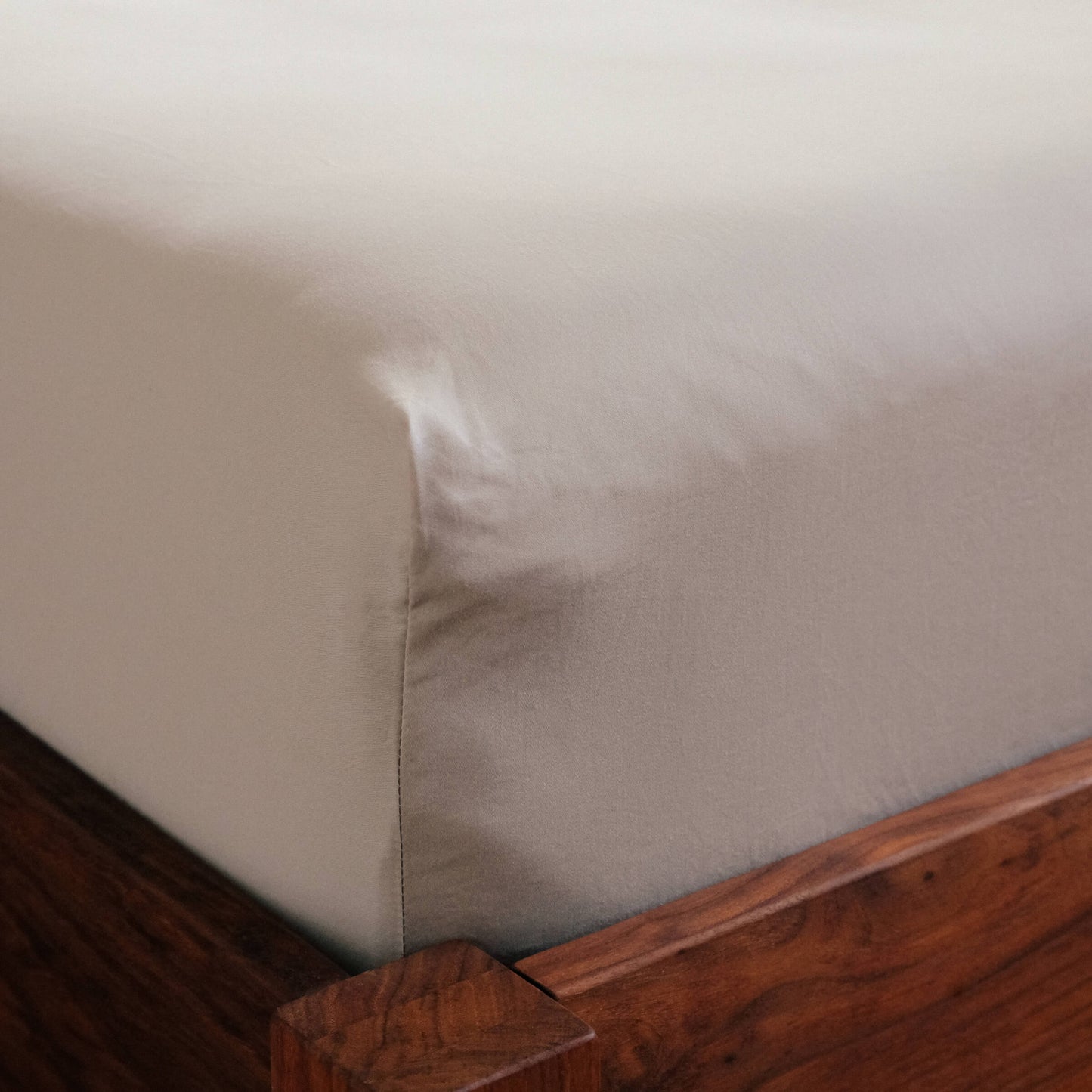 Detailed view of the Slumber Cloud Essential Sheet Set with temperature regulation technology
