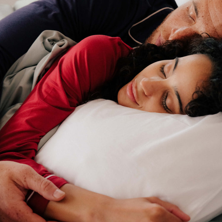 Man and woman sleeping on the Slumber Cloud Silk Pillowcase made with temperature regulation technology